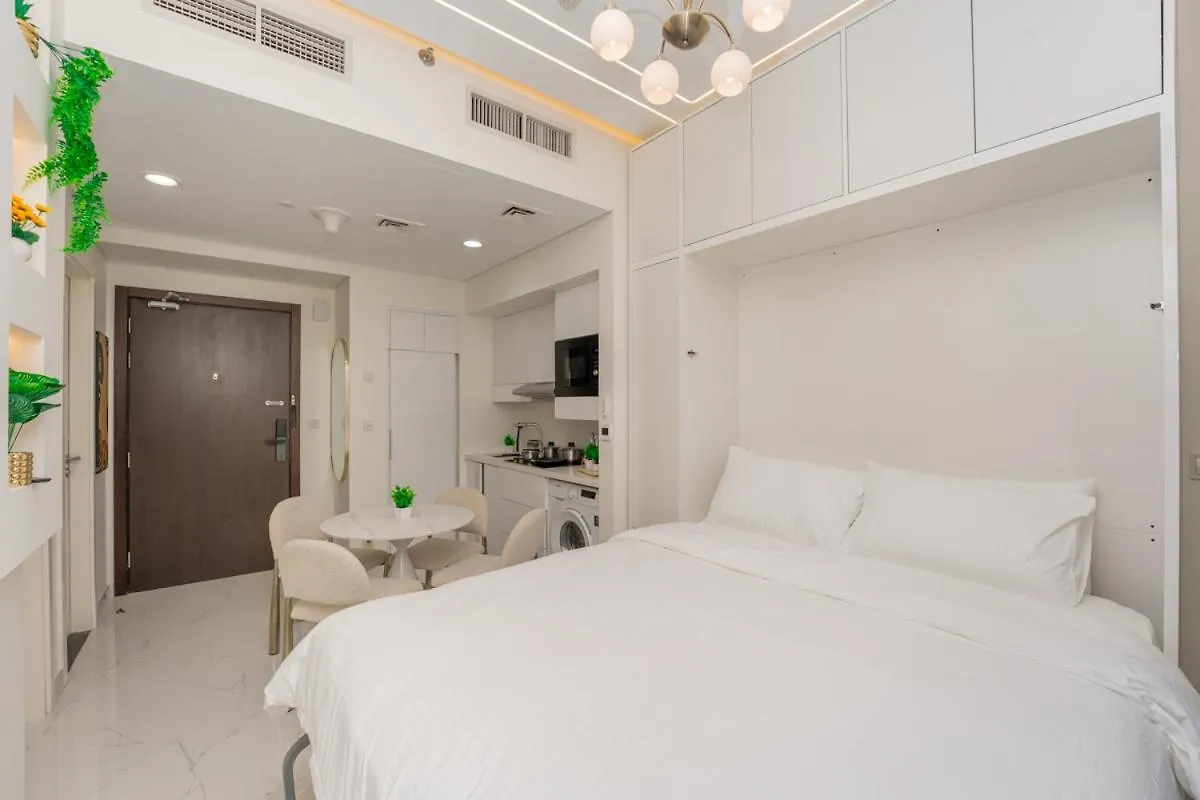 Designer 1Br I Golf View I Comfortably Sleeps 4 Dubai Apartment