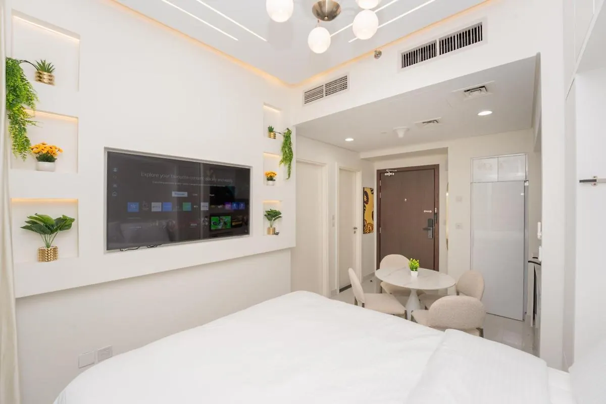 Designer 1Br I Golf View I Comfortably Sleeps 4 Dubai Apartment