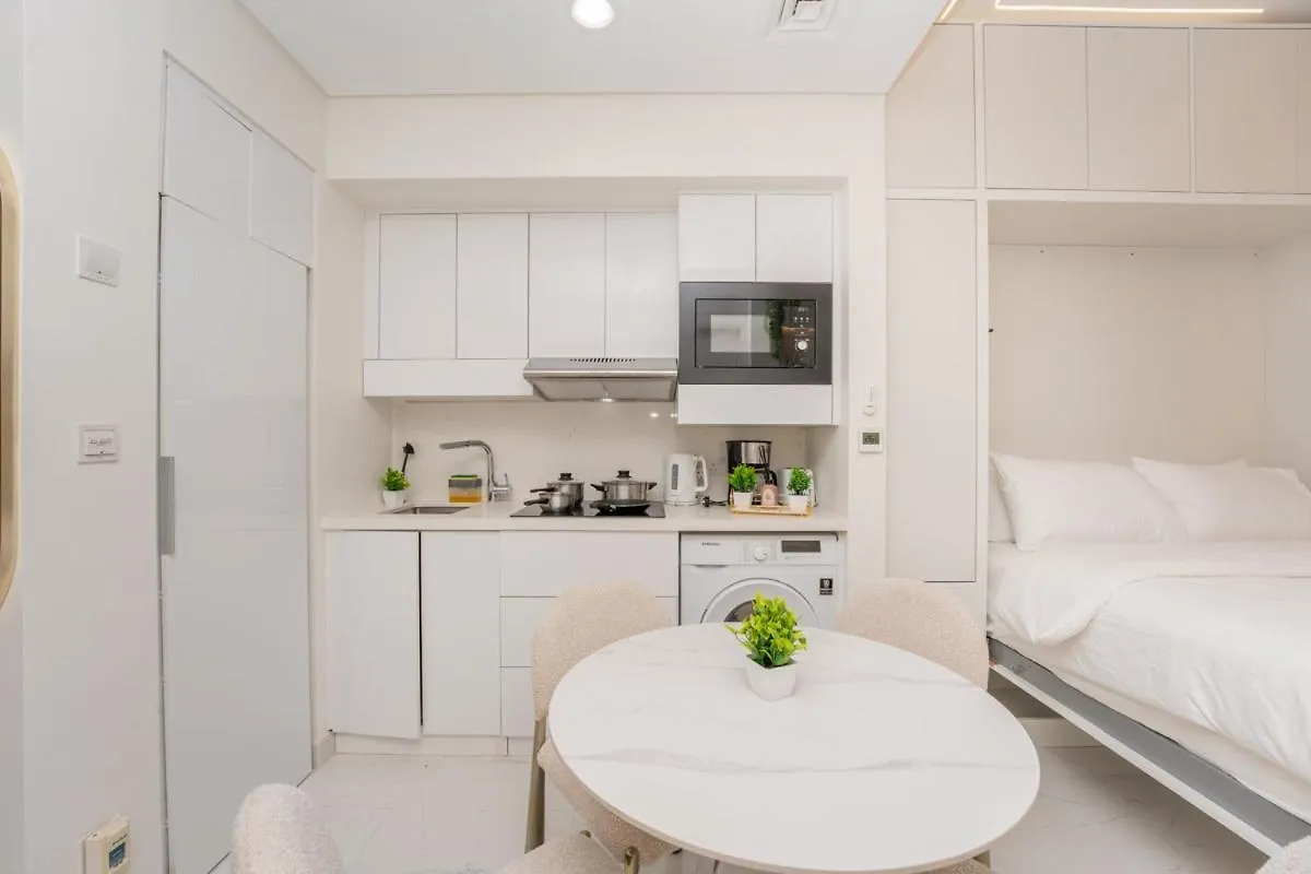 Designer 1Br I Golf View I Comfortably Sleeps 4 Dubai Apartment