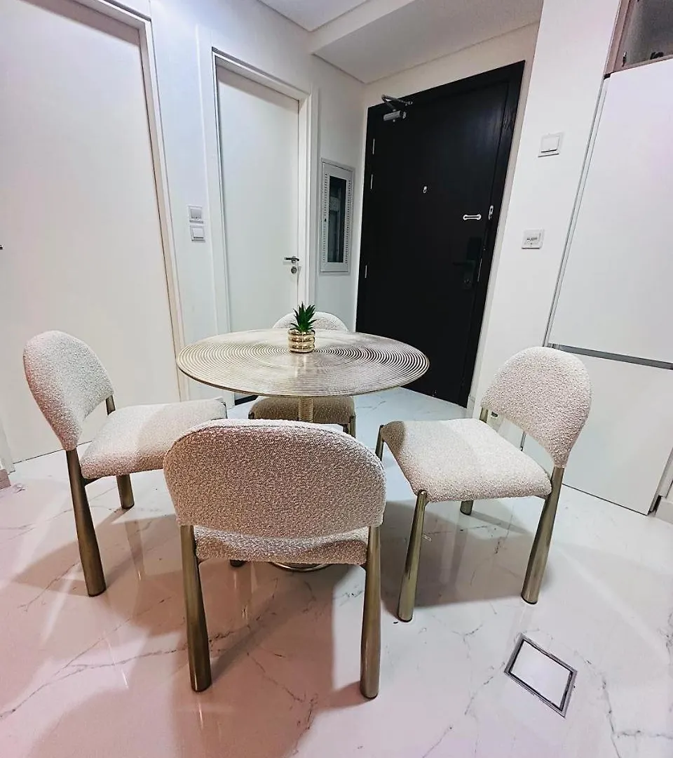 Daire Designer 1Br I Golf View I Comfortably Sleeps 4 Dubai