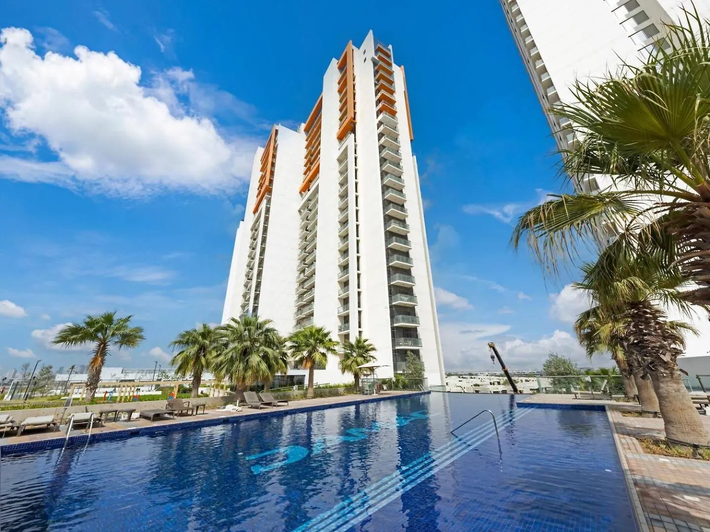 Designer 1Br I Golf View I Comfortably Sleeps 4 Dubai