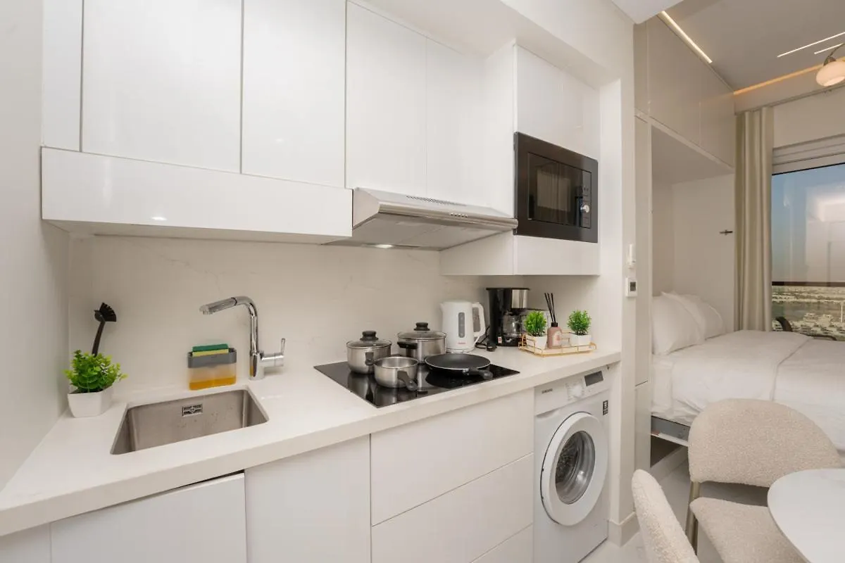 Designer 1Br I Golf View I Comfortably Sleeps 4 Dubai Daire